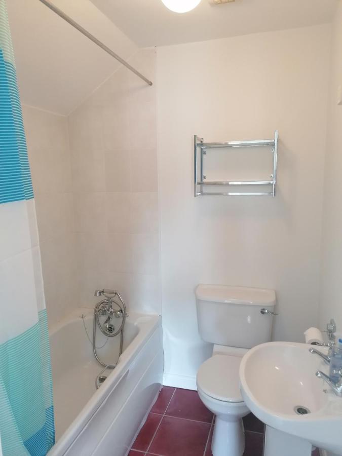 4 Clifden Court Apartment Екстериор снимка